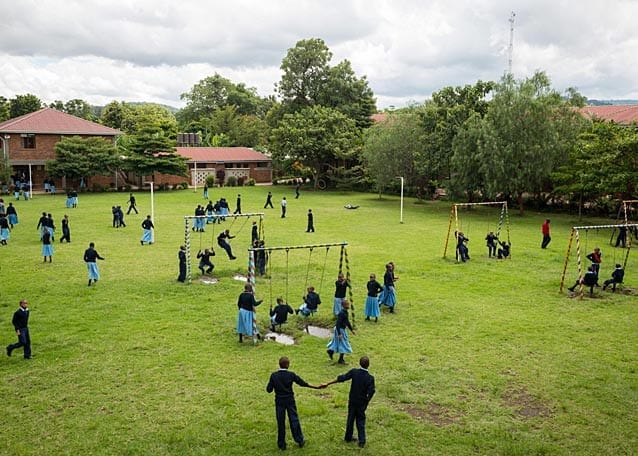 Each day after lunch, Peter plays in the school yard with his friends.