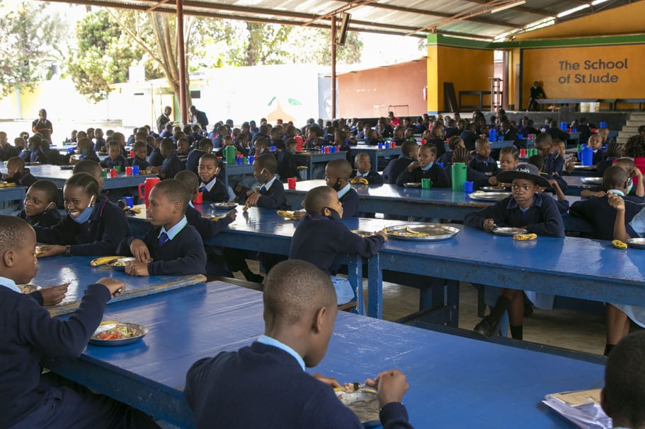 Students eating lunch